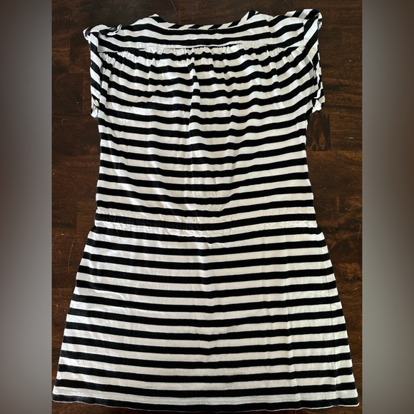 Authentic Burberry Girl striped knitted black and white dress size 6Y - Picture 2 of 5